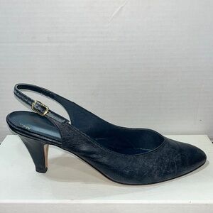 Navy blue closed toe heal